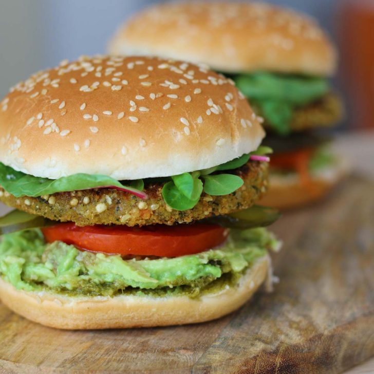 Vegan Broccoli-Quinoa Burger cu broccoli si quinoa