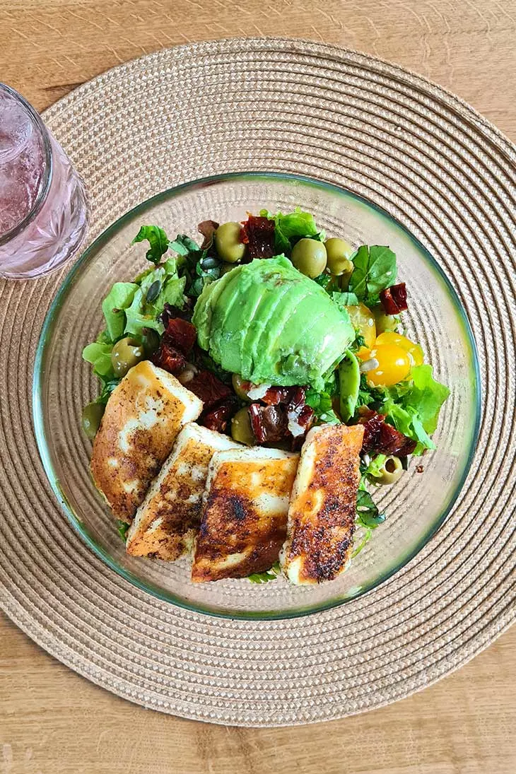 best grilled halloumi salad with avocado