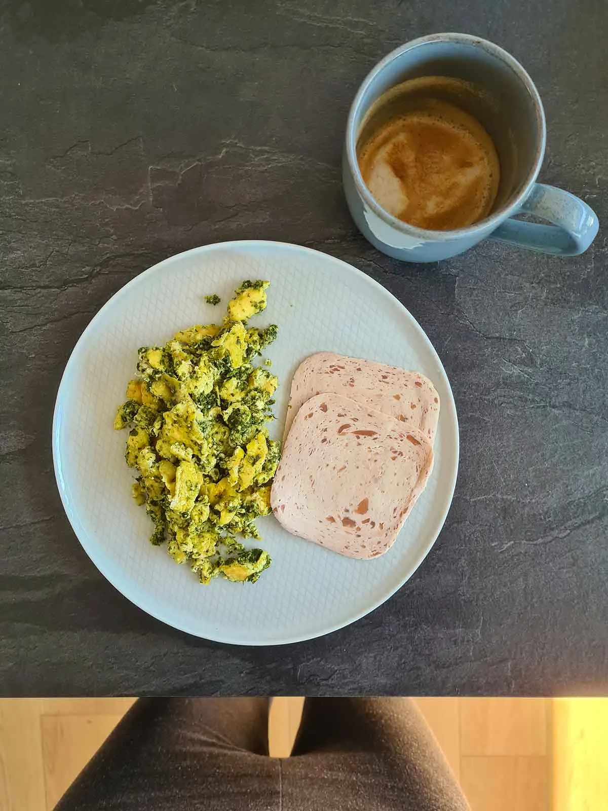 pesto scrambled eggs