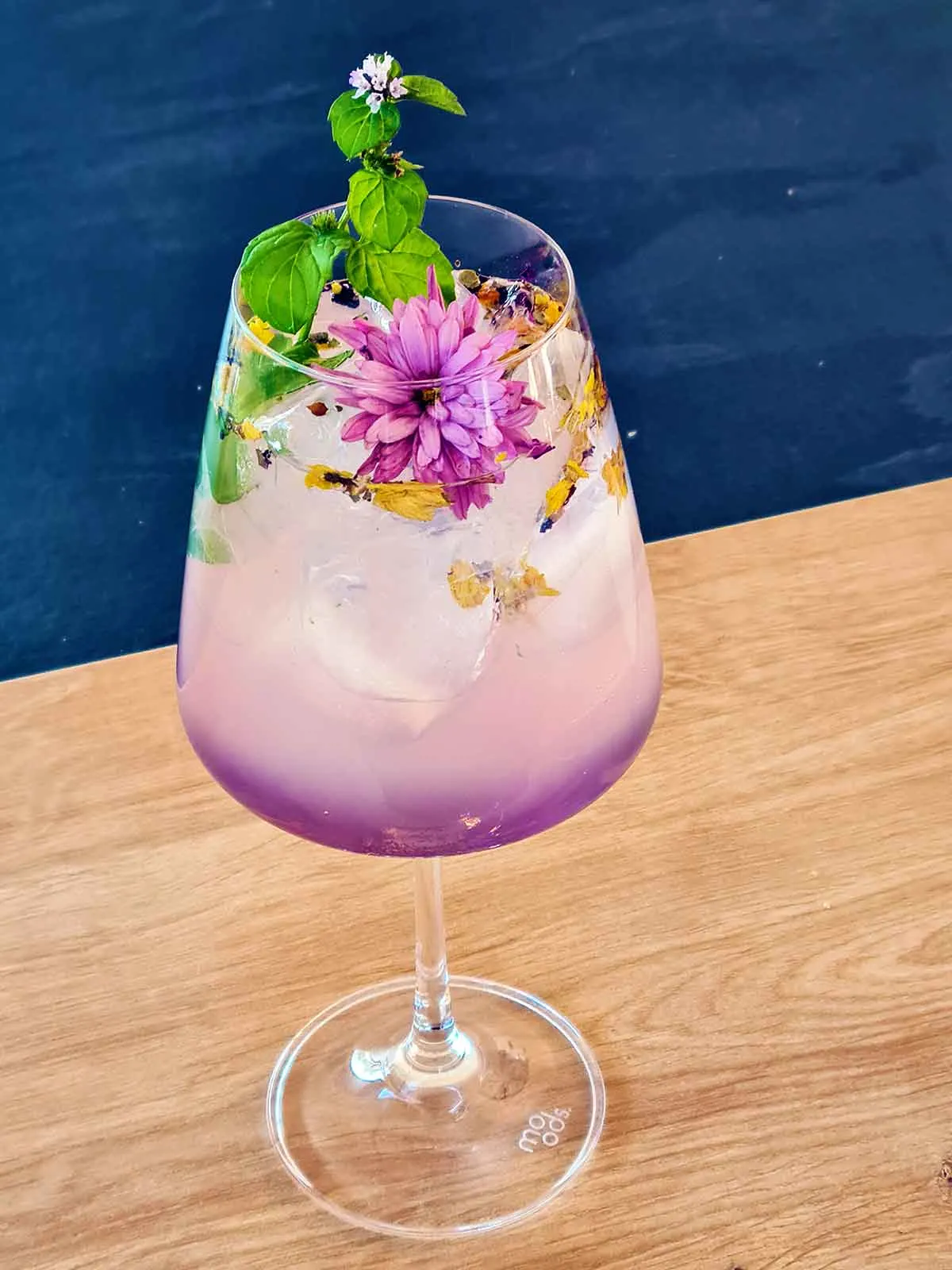 Floral Gin Lemonade - Gourmandelle