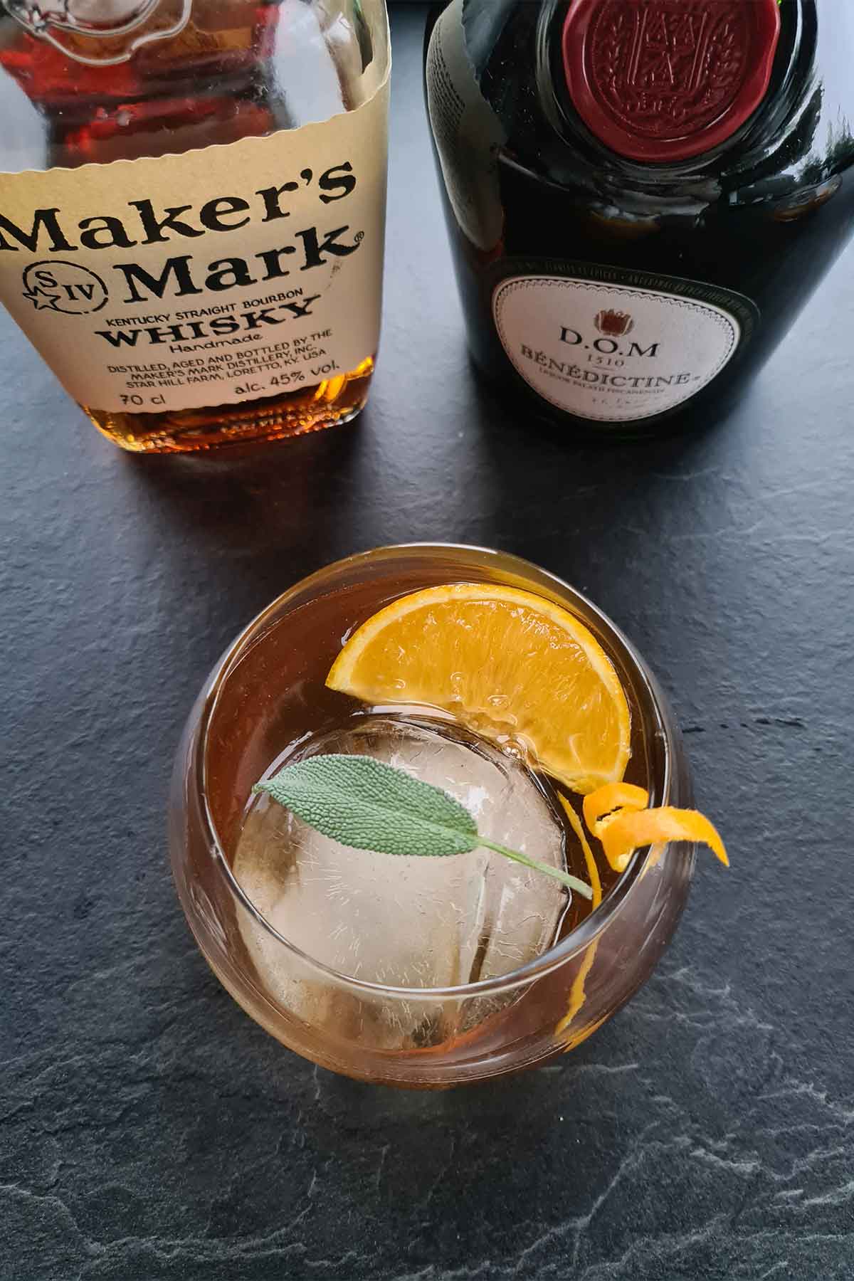 cocktail Bourbon aromatizat cu ierburi si condimente de iarna