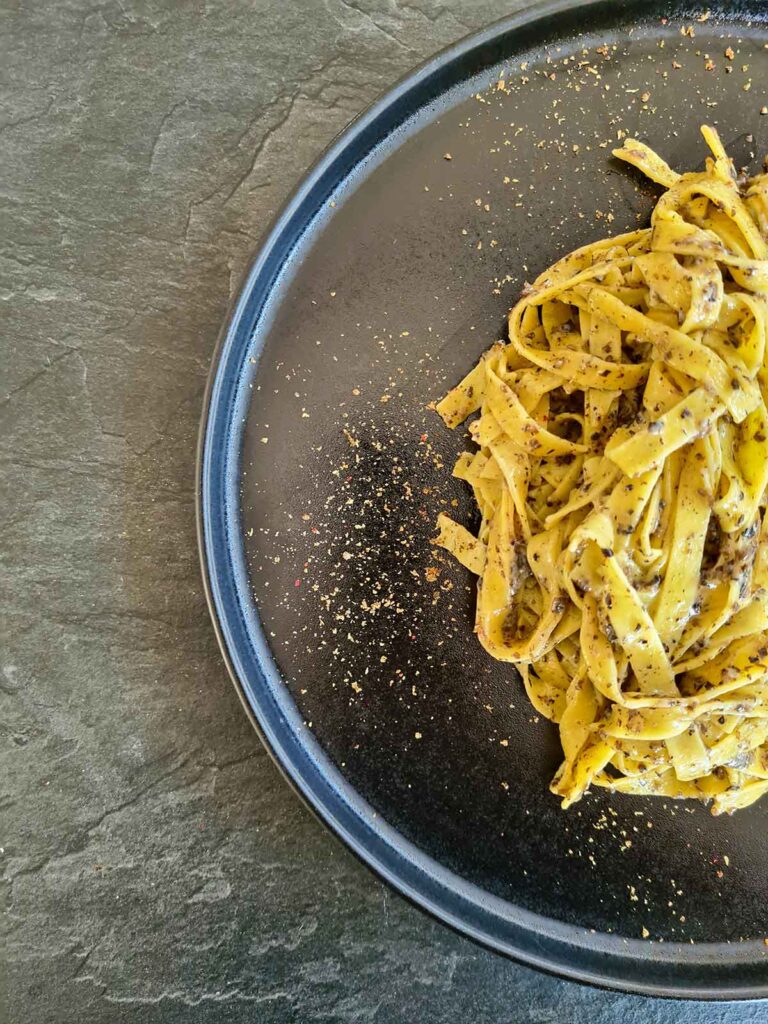 Truffle Pasta with Homemade Truffle Mushroom Pesto paste cu trufe