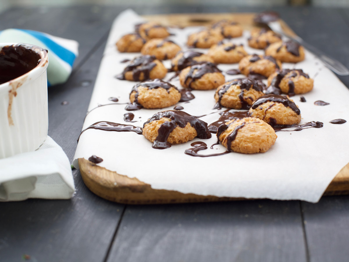 Vegan Chocolate Macaroons - Fluffy Coconut Cookies