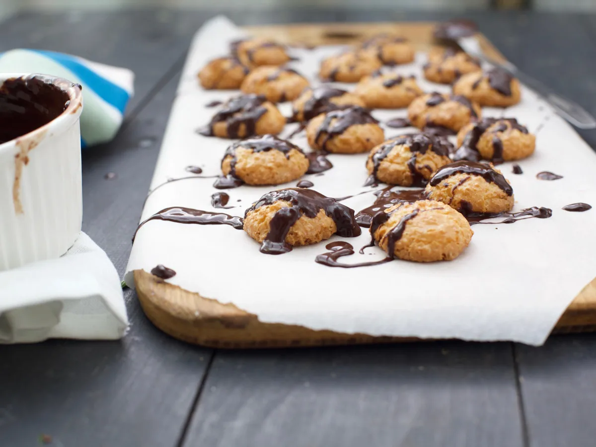 Vegan Chocolate Macaroons - Fluffy Coconut Cookies