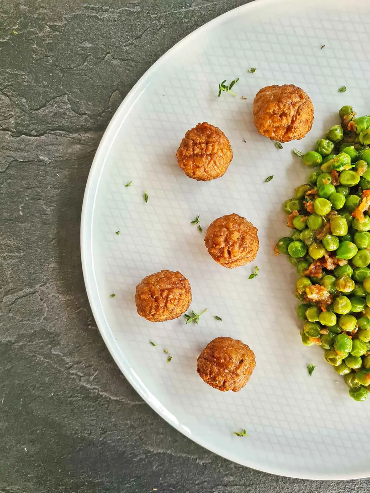 Veggie balls with creamy green peas