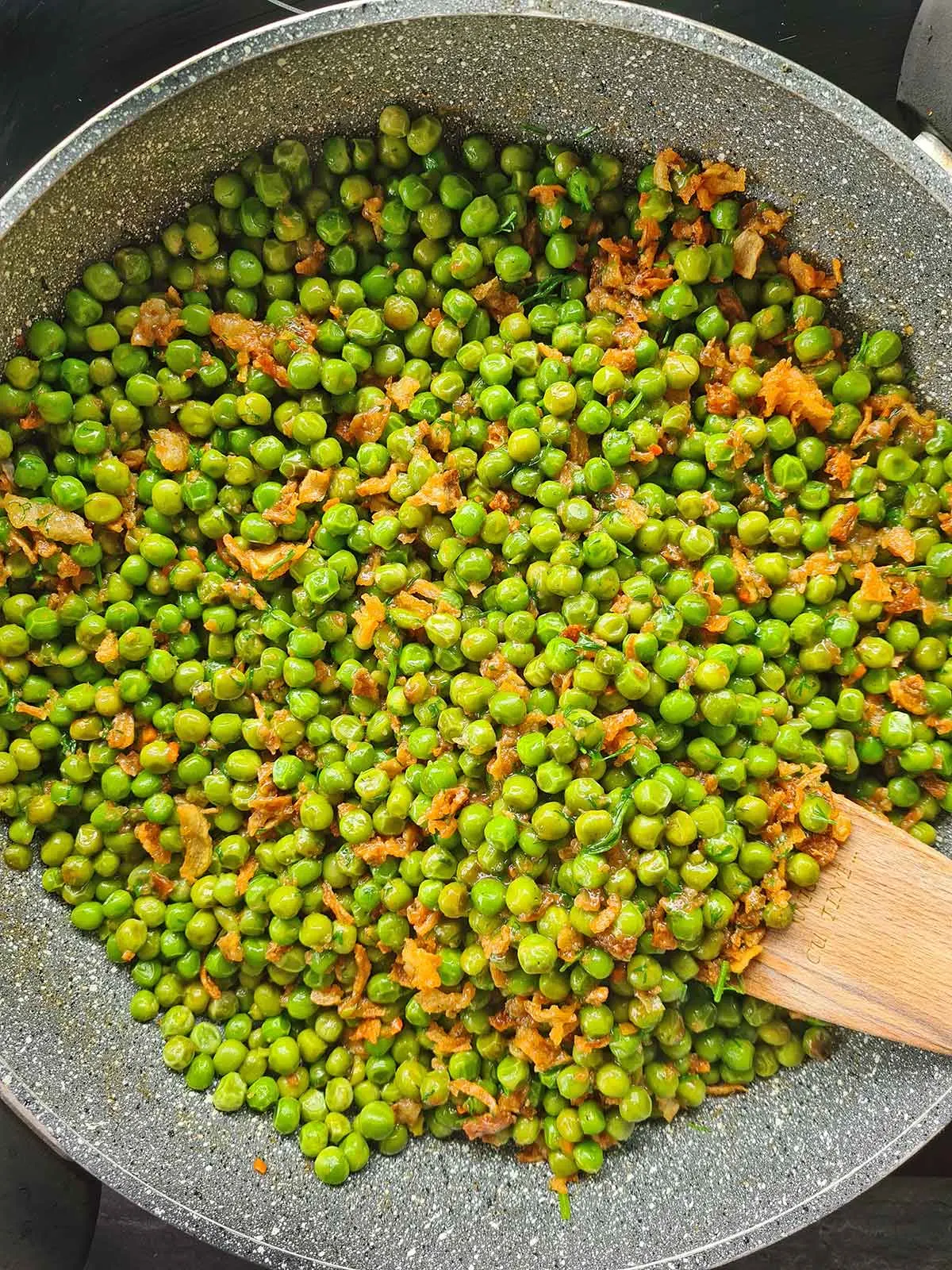 green peas with fried onions