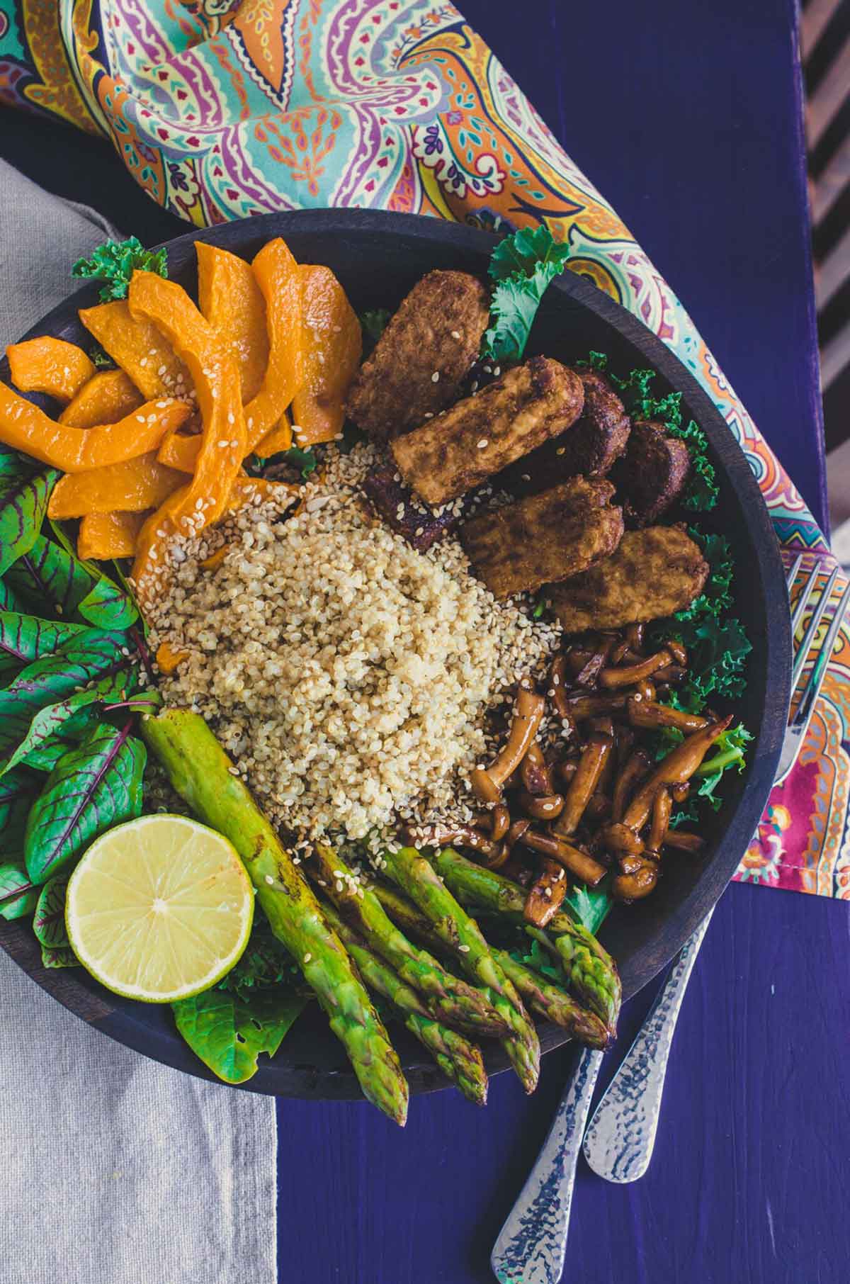 Buddha Bowl vegan cu tempeh marinat