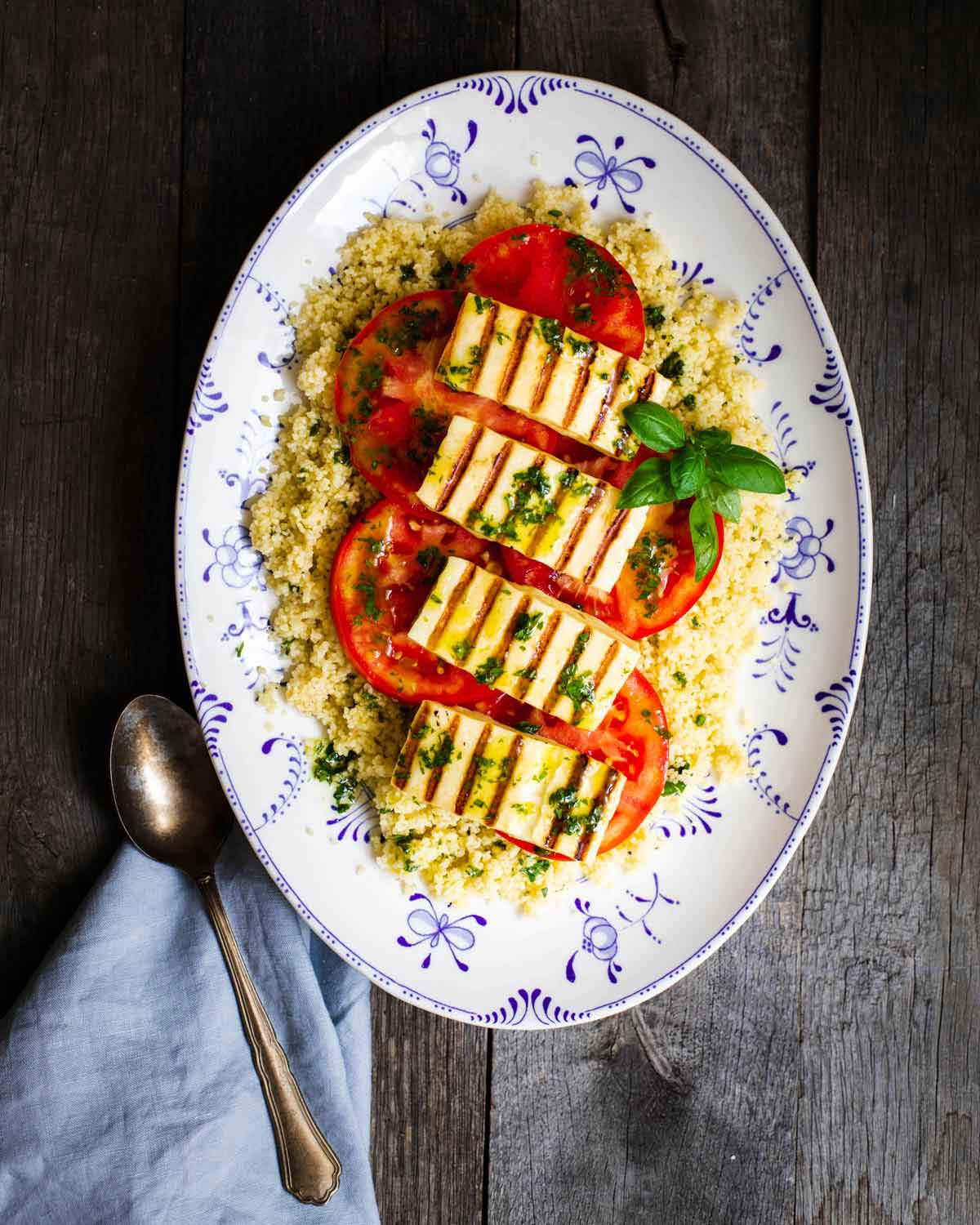 Cuscus cu rosii si branza la gratar