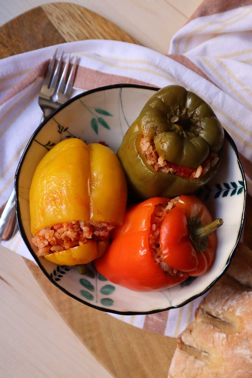 Ardei umpluti cu orez si tocata vegana