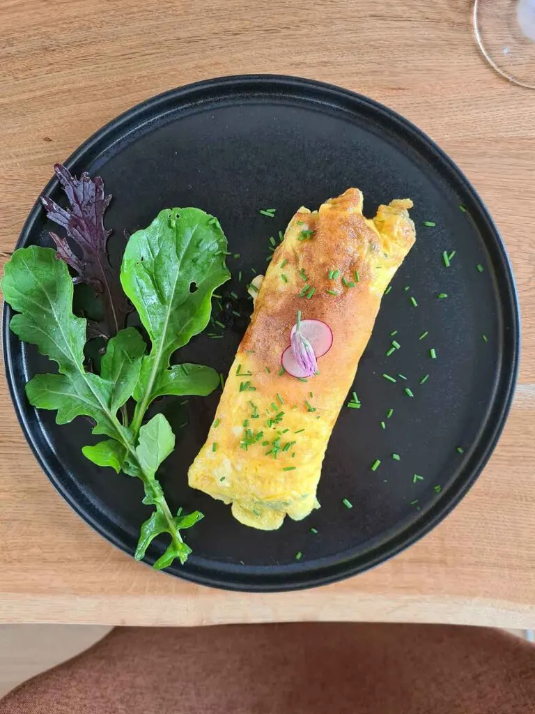 Spinach and Truffle Cheese Omelette Omleta cu branza cu trufe si spanac reteta