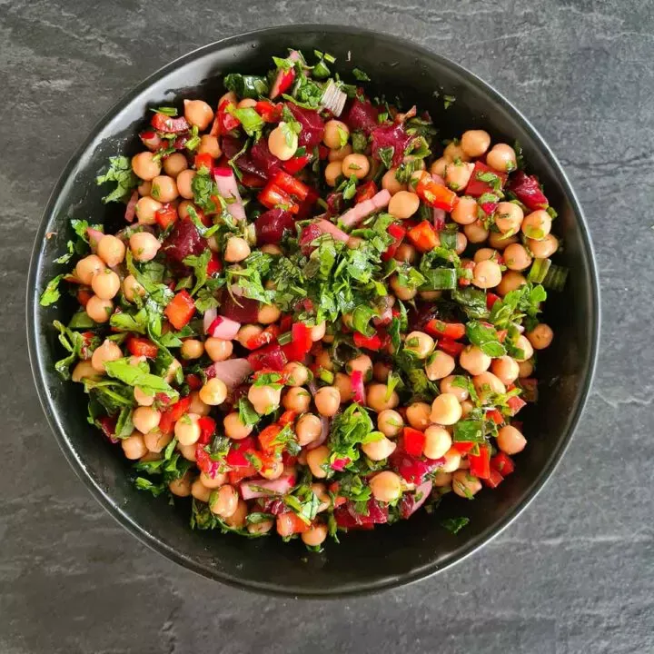 Quick Chickpeas and Roasted Beetroot Salad salata cu naut si sfecla coapta reteta