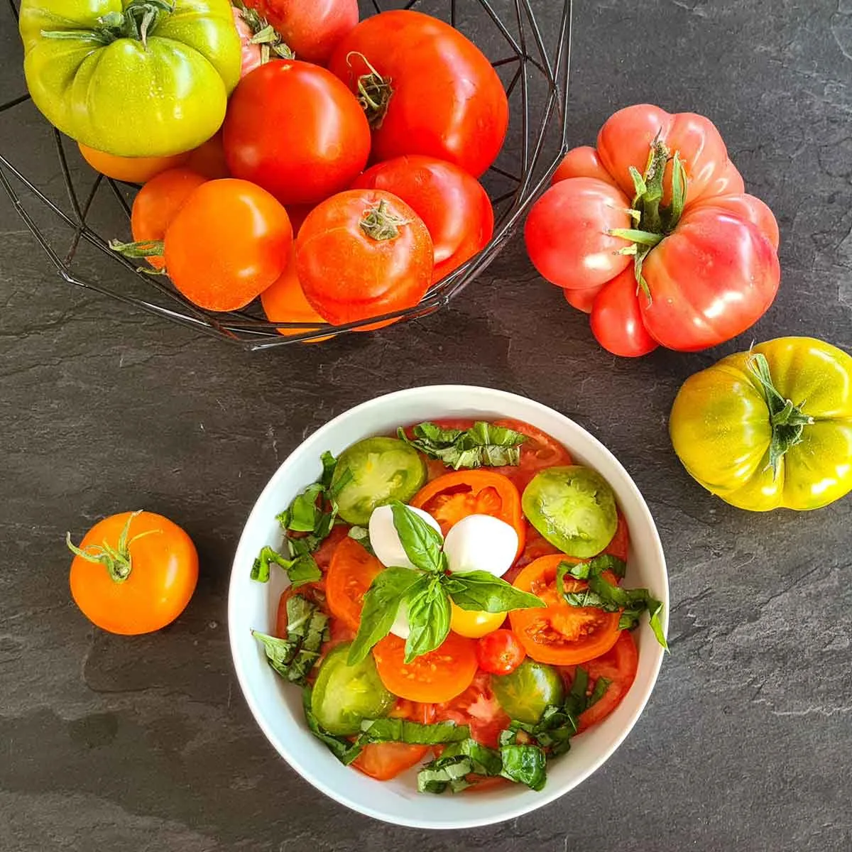 Lunch Fresh tomatoes salad with mozzarella di buffala and basil salata de rosii cu mozzarella de bivolita si busuioc