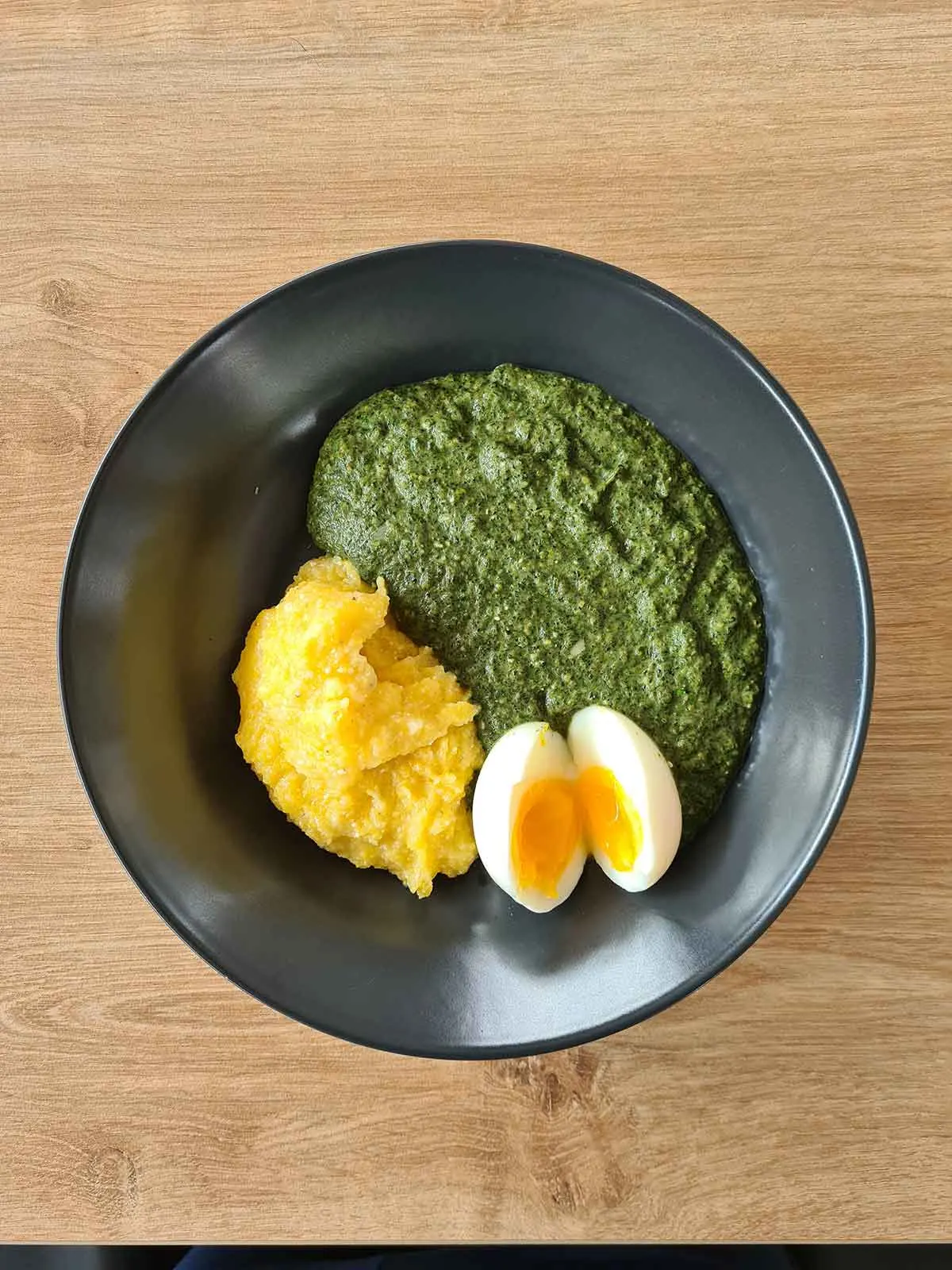 Spinach puree with boiled egg and polenta mamaliga cu crema de spanac si ou fiert reteta