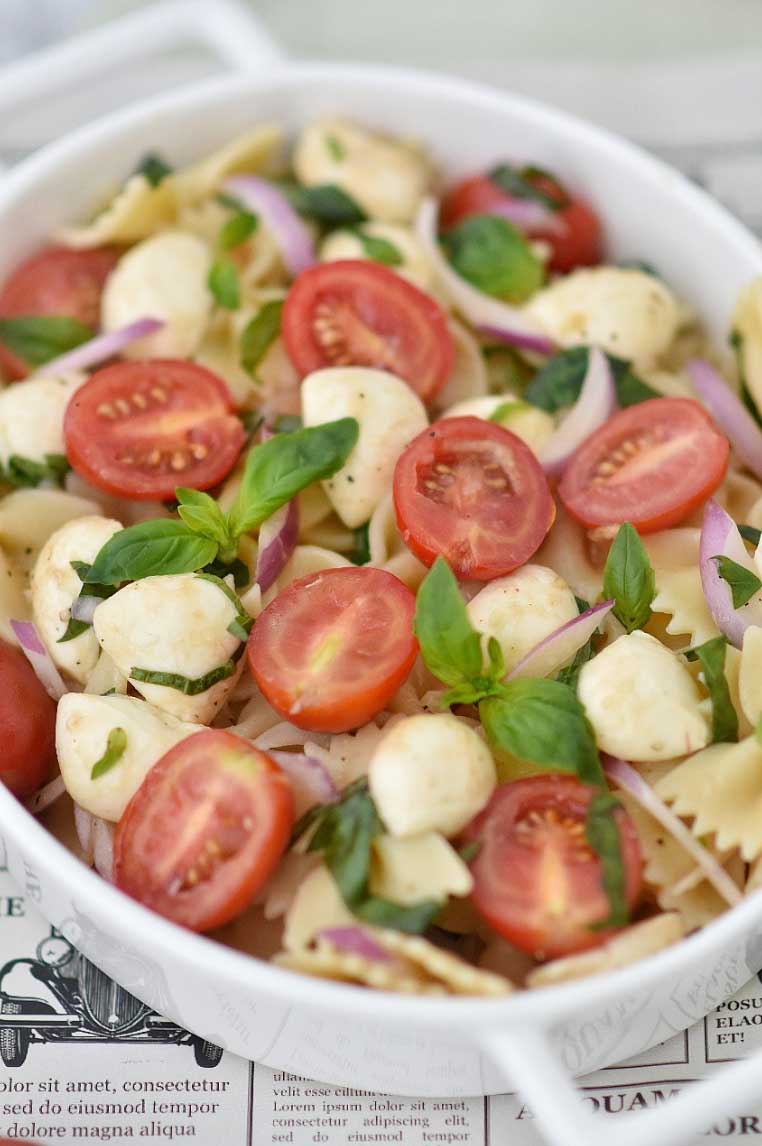 Salata de paste caprese