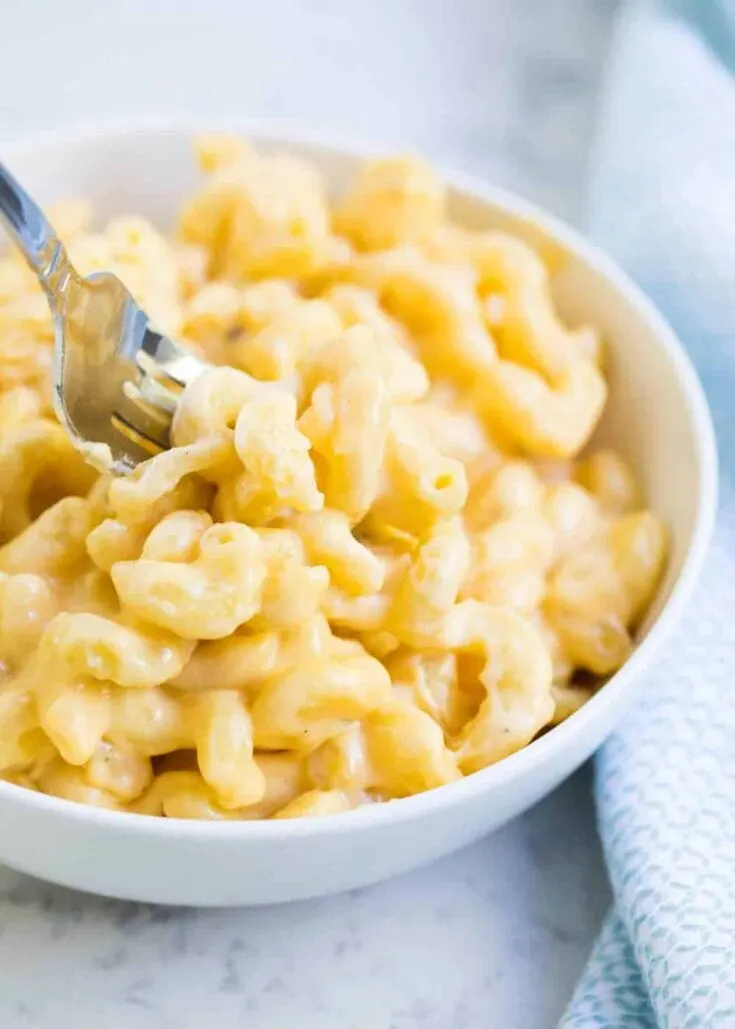 EASY Slow Cooker Mac and Cheese