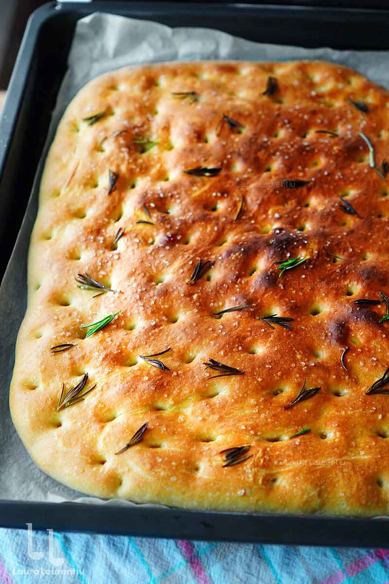 Focaccia cu ulei de masline si rozmarin - reteta simpla