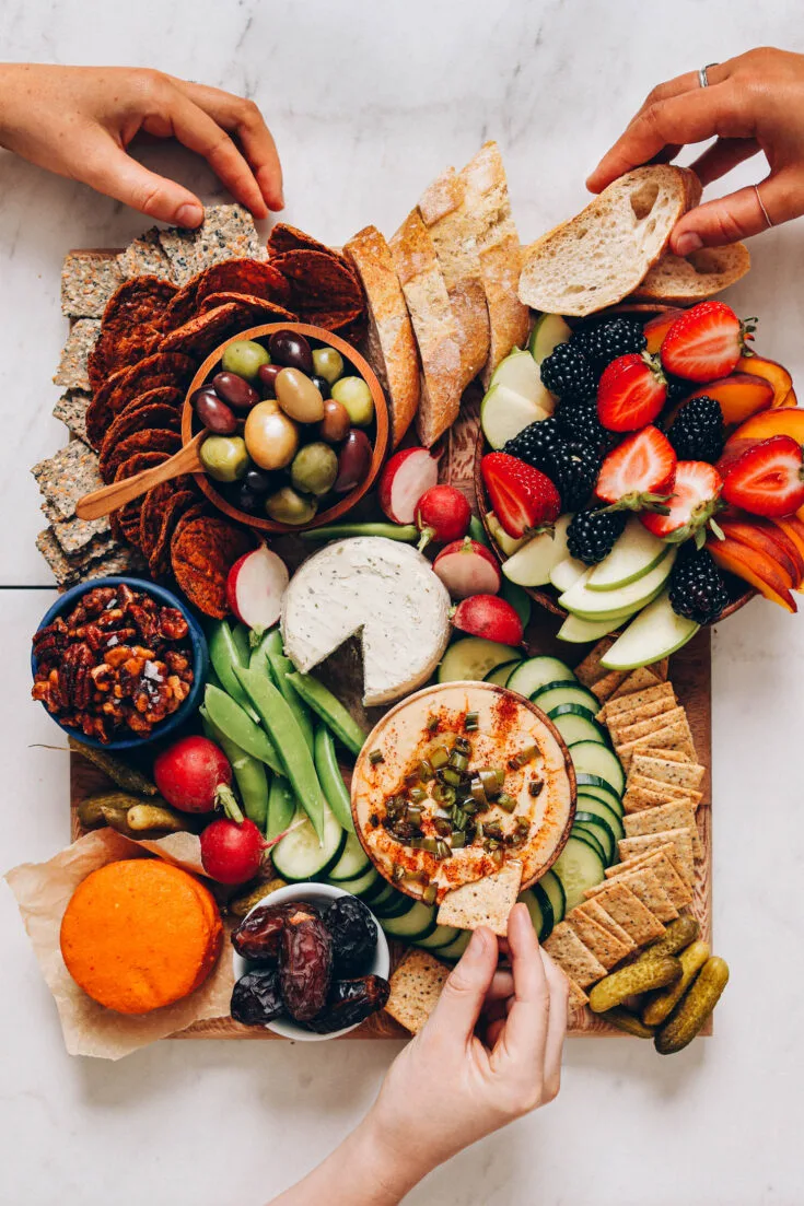 Vegan Cheese Board (perfect for entertaining!) - Flora & Vino