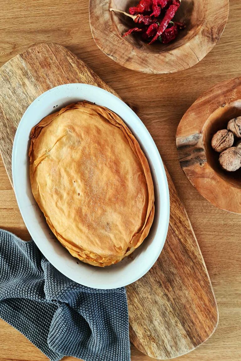 cabbage filo pie placinta taraneasca cu varza