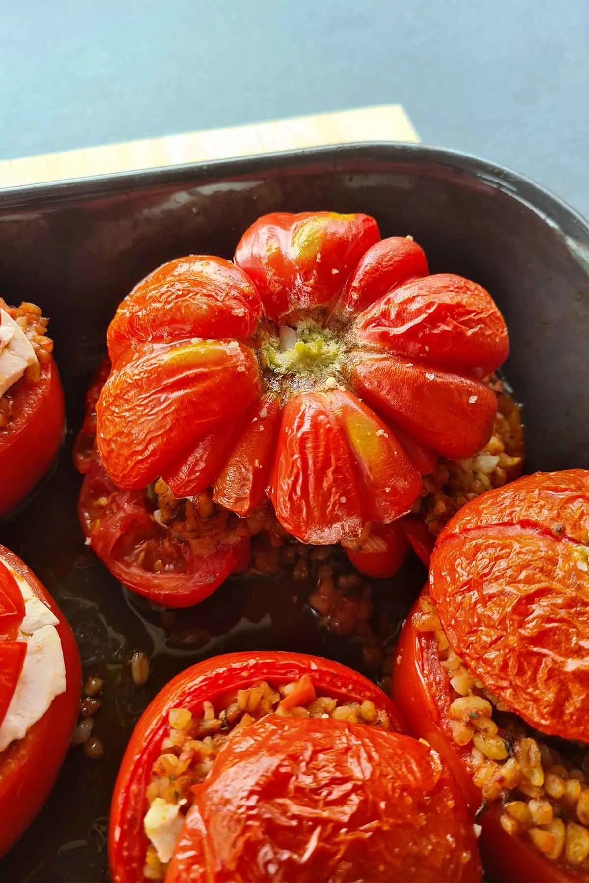 Stuffed tomato with Bulgur and Cheese