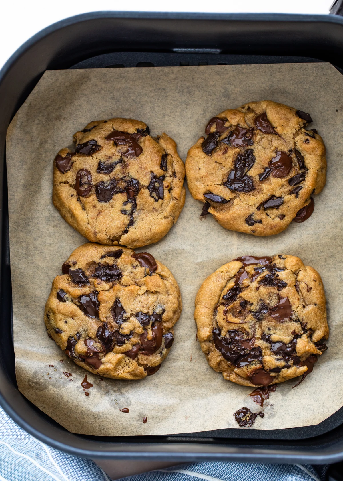 Air Fryer Chocolate Chip Cookies 