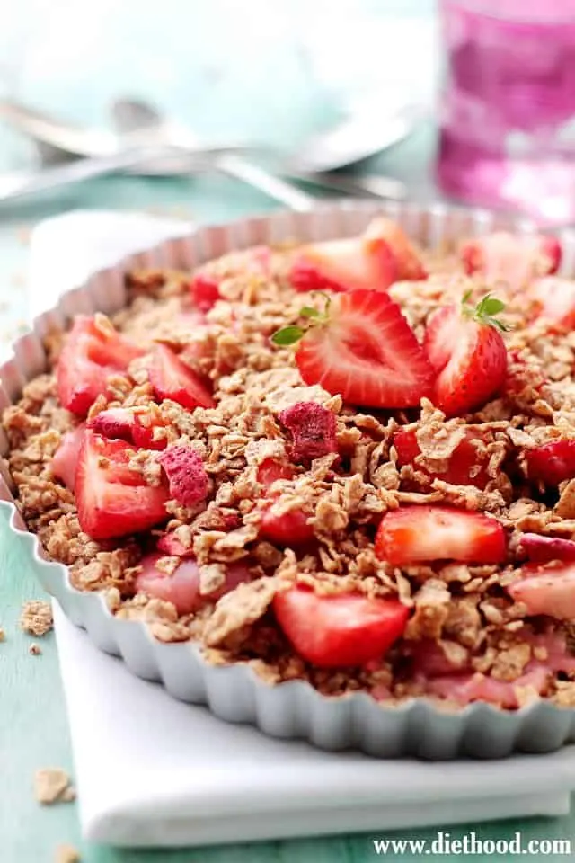 Strawberry Coconut Oatmeal Crunch Pie Like Dessert for Breakfast