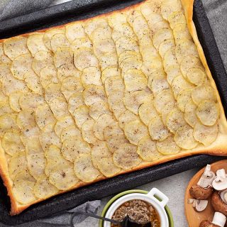 Authentic Potato pizza cu cartofi