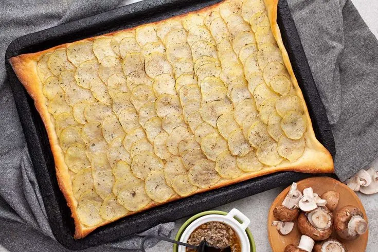 Authentic Potato pizza cu cartofi