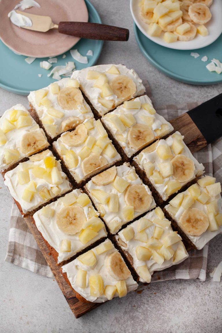 Banana bars with coconut-rum frosting prajitura pina colada cu banane, cocos si rom reteta