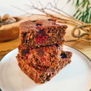 High-Protein Oatmeal Brownie with Sour Cherries recipe negrese proteice cu visine