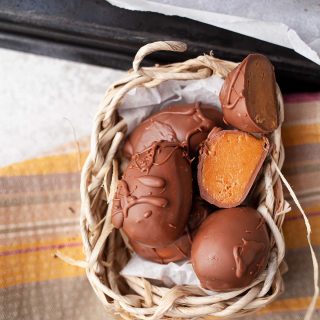 Peanut butter eggs Oua de ciocolata cu unt de arahide