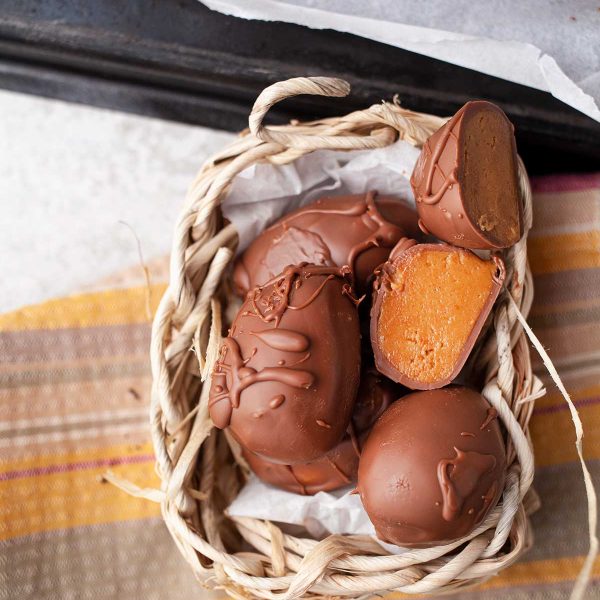 Peanut butter eggs Oua de ciocolata cu unt de arahide