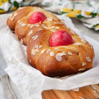 Tsoureki - Greek Easter Braided Bread Paine Greceasca de Paste