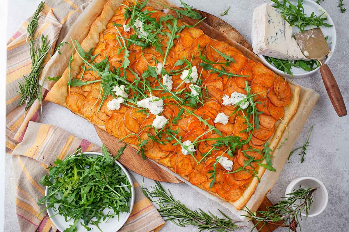 Sweet potato pizza recipe with blue cheese 