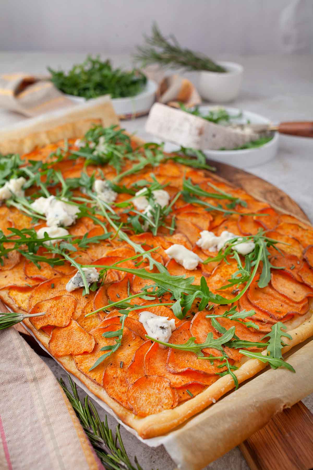 Sweet potato pizza with blue cheese 