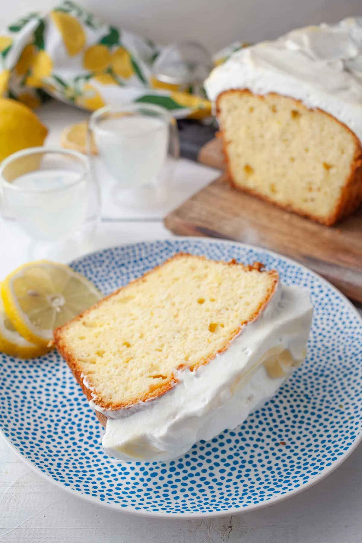 Limoncello Sponge Cake recipe chec cu lamaie