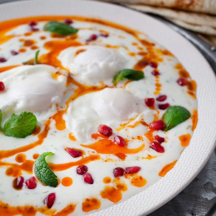 Turkish Eggs in yogurt recipe oua turcesti