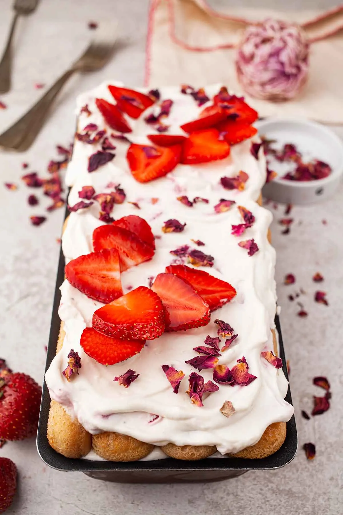 Strawberry Tiramisu with Rose Water Syrup recipe tiramisu de capsuni