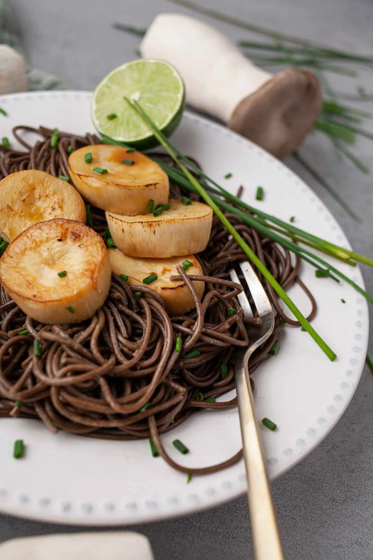 Taitei Soba cu ciuperci si sos de miso si lime reteta vegetariana