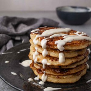 Cinnamon Roll Pancakes - swirl clatite cu scortisoara