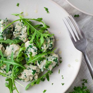 Ricotta gnocchi with spinach gnocchi cu spanac