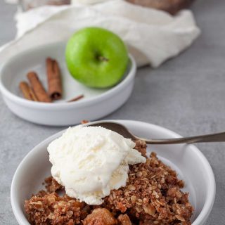 Easy Apple Crisp with vanilla ice cream