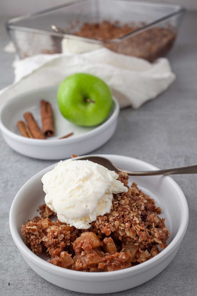 Easy Apple Crisp with vanilla ice cream