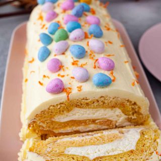 Easter Swiss Roll with Chocolate Eggs Rulada de Paste