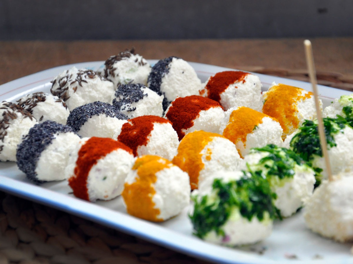Easy no-bake ricotta and feta cheese balls recipe
