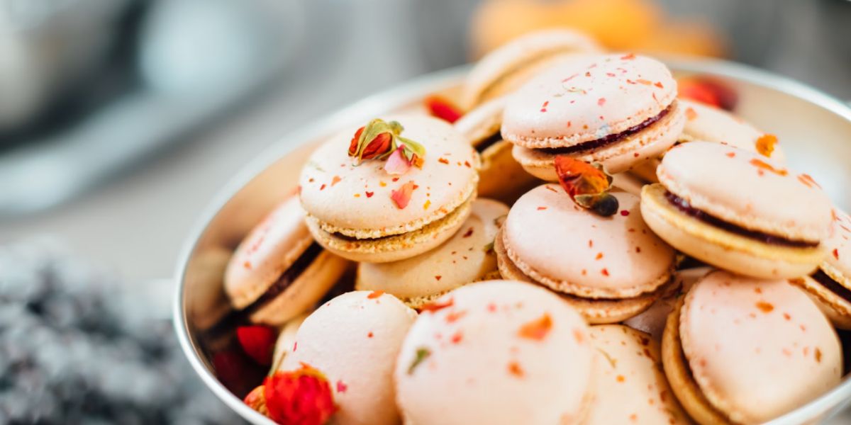 rose macarons