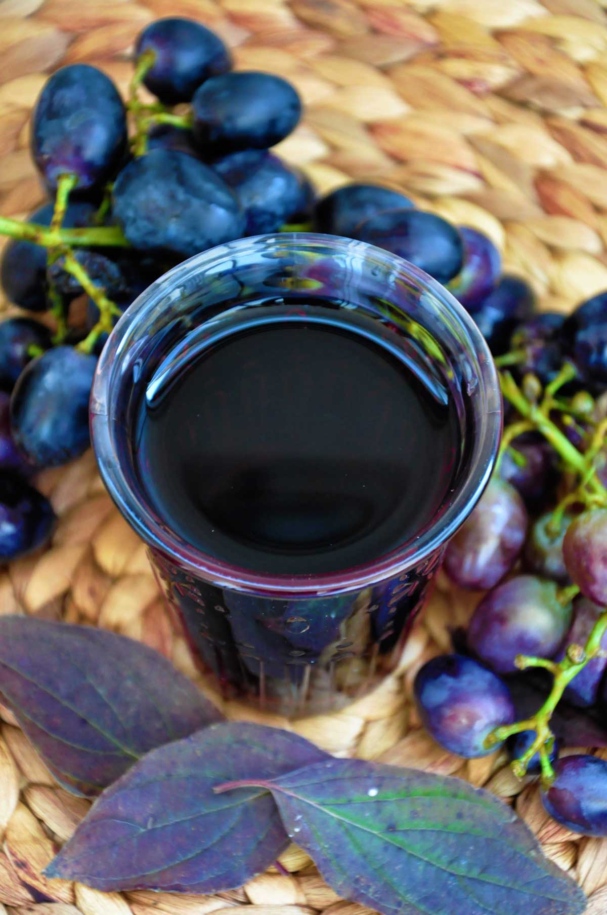 blackcurrant-grape-juice-suc-de-coacaze-negre-si-struguri