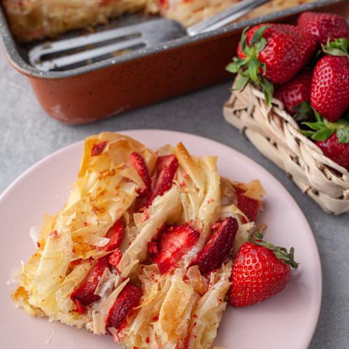 Strawberry phyllo crinkle pie ready to serve