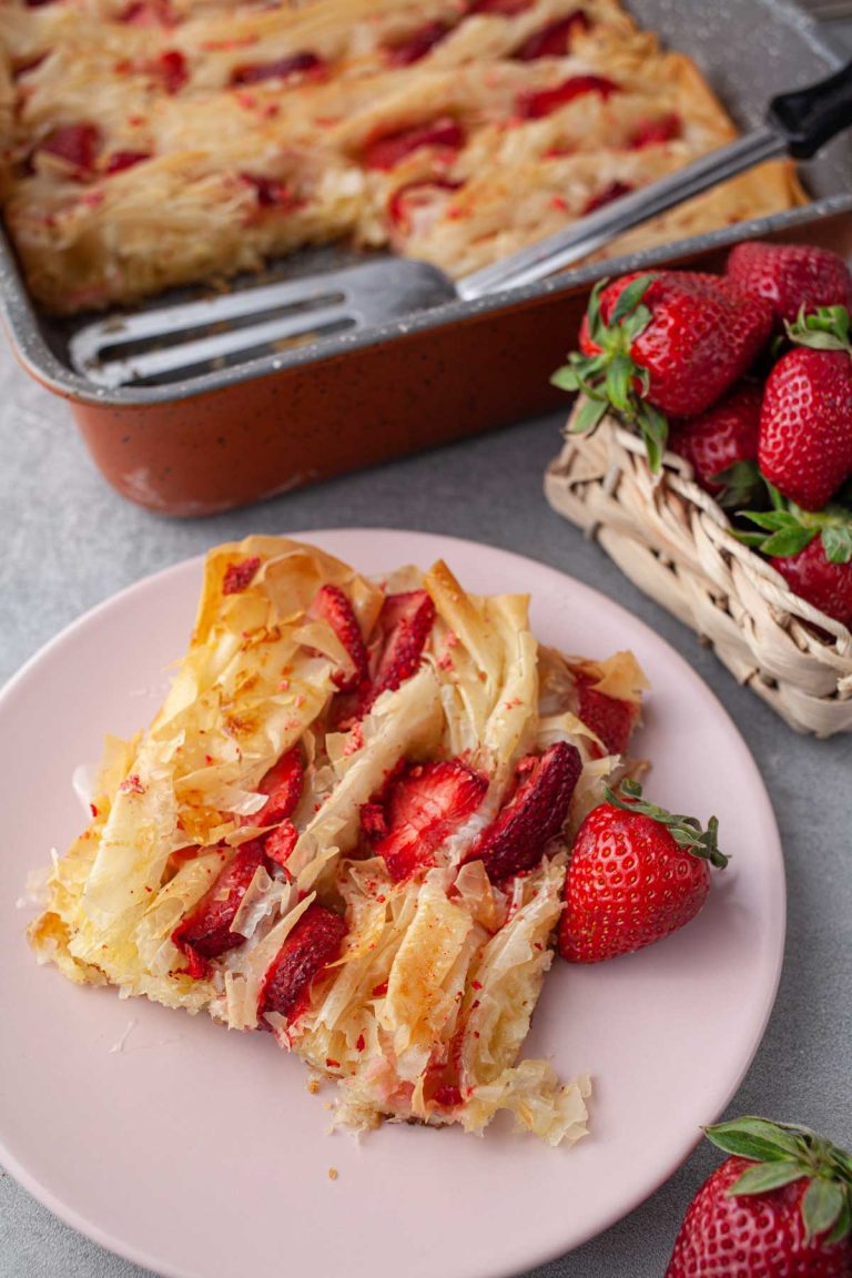 Strawberry phyllo crinkle pie ready to serve