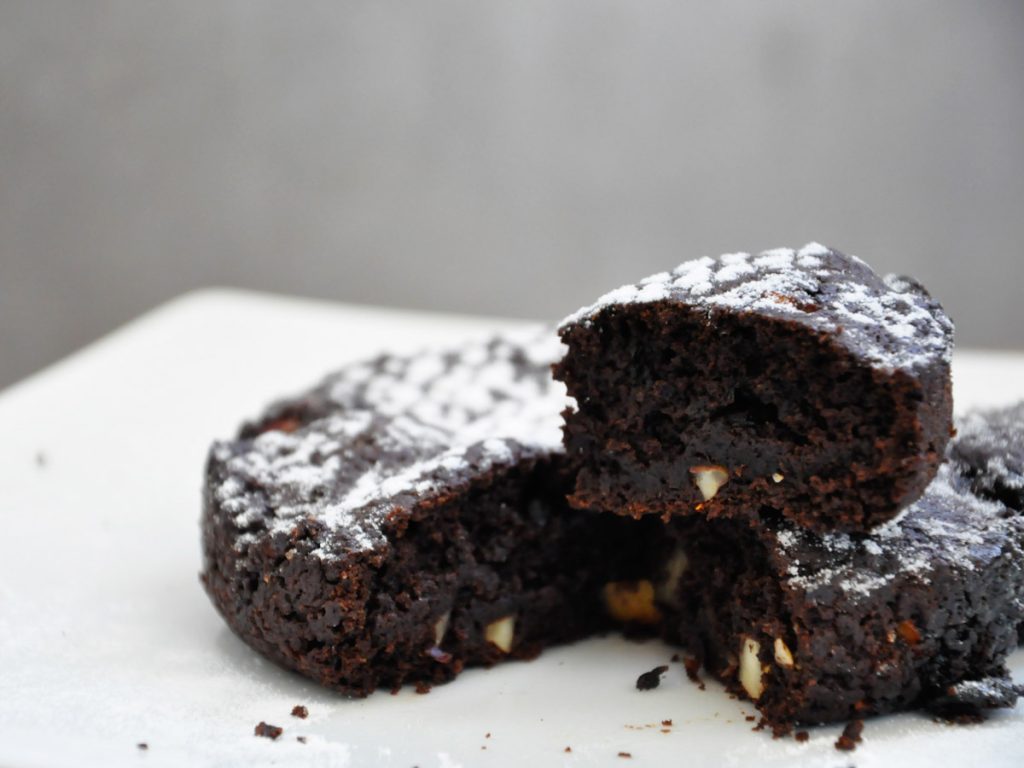 Easy one-bowl eggless vegan chocolate cake