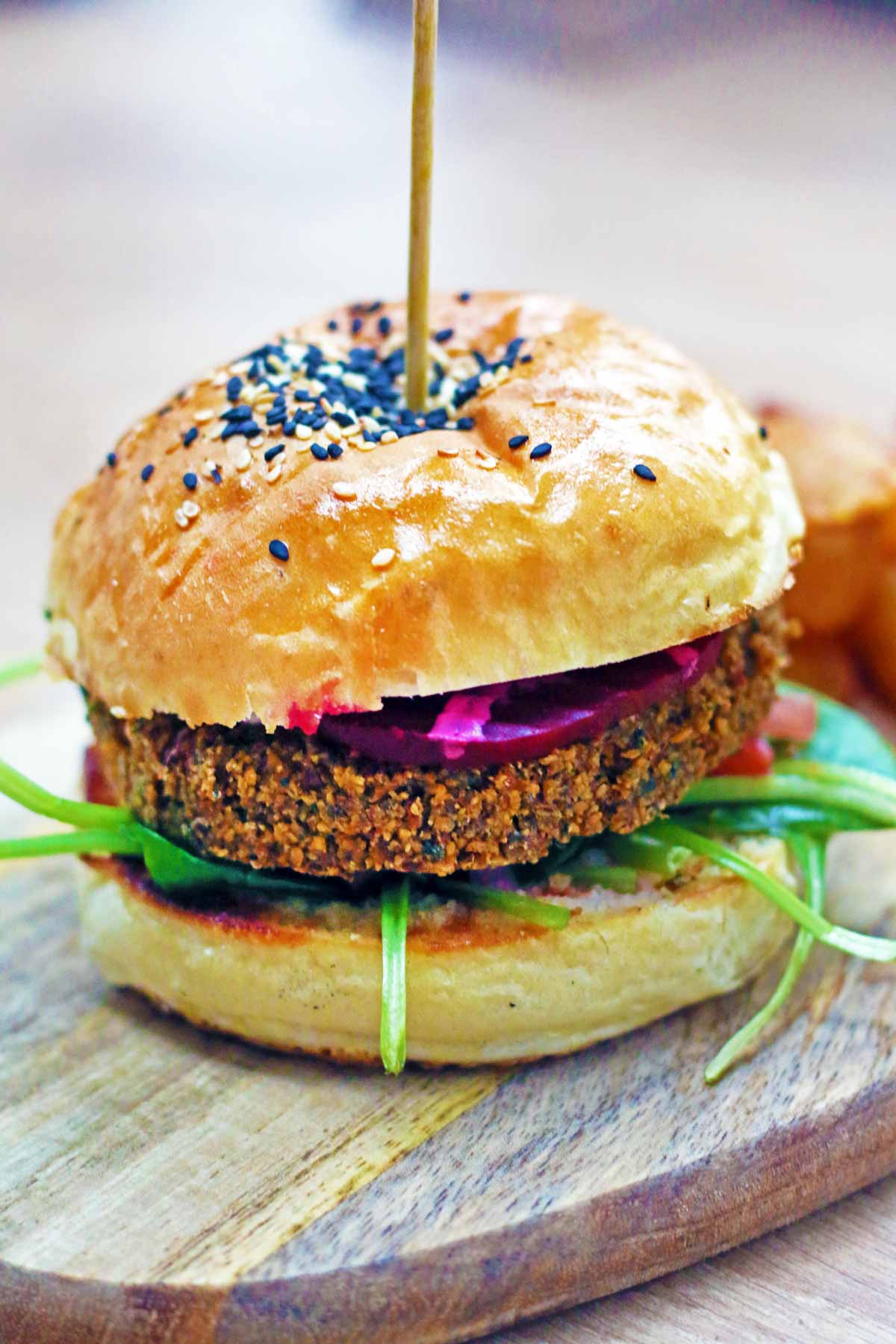 vegan-falafel-burger-burger-cu-falafel